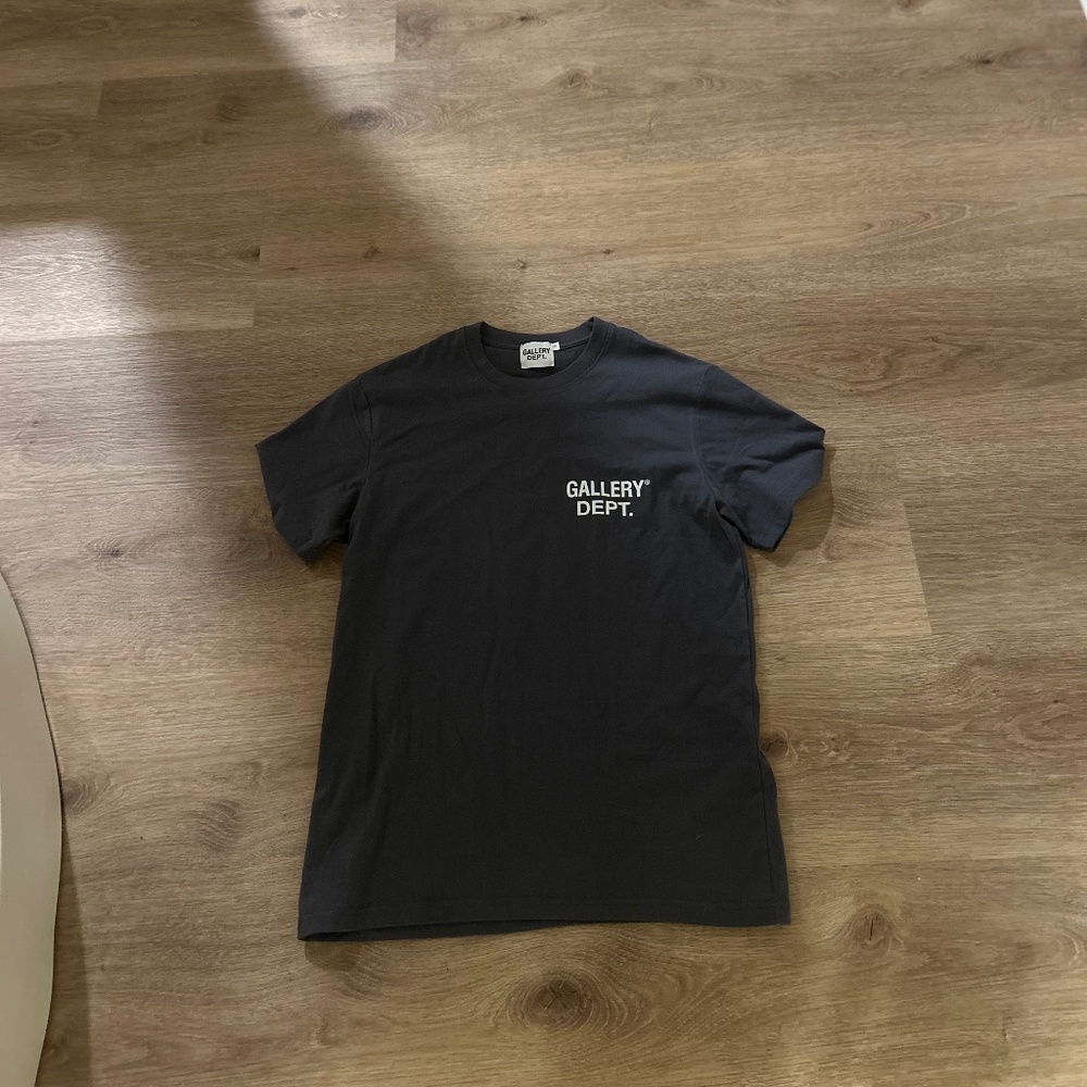Dark grey gallery department t shirt size small
